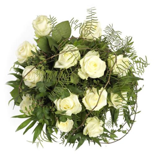 Το καμάρι της Νύφης Λευκή ανθοδέσμη από φρέσκα λευκά τριαντάφυλλα