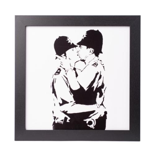 Κορνίζα Brandalised Bobbies Kissing Framed Art Print 30x30 MDF CM0013F