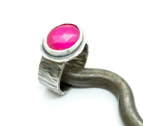 Ασημένιο δαχτυλίδι 925 με Ρόζ Χαλκηδόνιο(Pink chalcedony)
