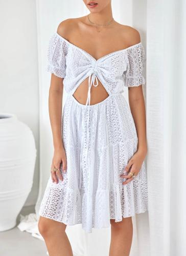 Φόρεμα με δαντέλα και cut out - Λευκό