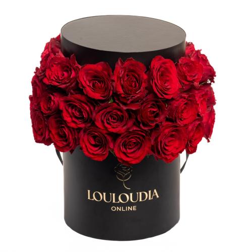 Μαύρο Κουτί με 50 Κόκκινα Τριαντάφυλλα με Μπερέ 30x40cm