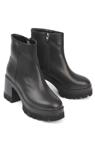 Capone Outfitters Capone Women's Round Toe Boots with Zipper at the Side, Medium Heel.