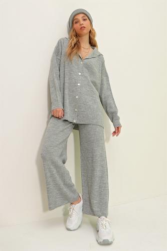 Trend Alaçatı Stili Women's Gray Buttoned, Self-textured Knitwear Suit