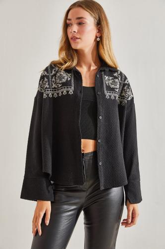 Bianco Lucci Women's Embroidered Oversized Stamped Shirt.